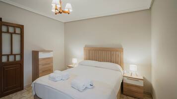 5 bedrooms, iron/ironing board, free WiFi, bed sheets