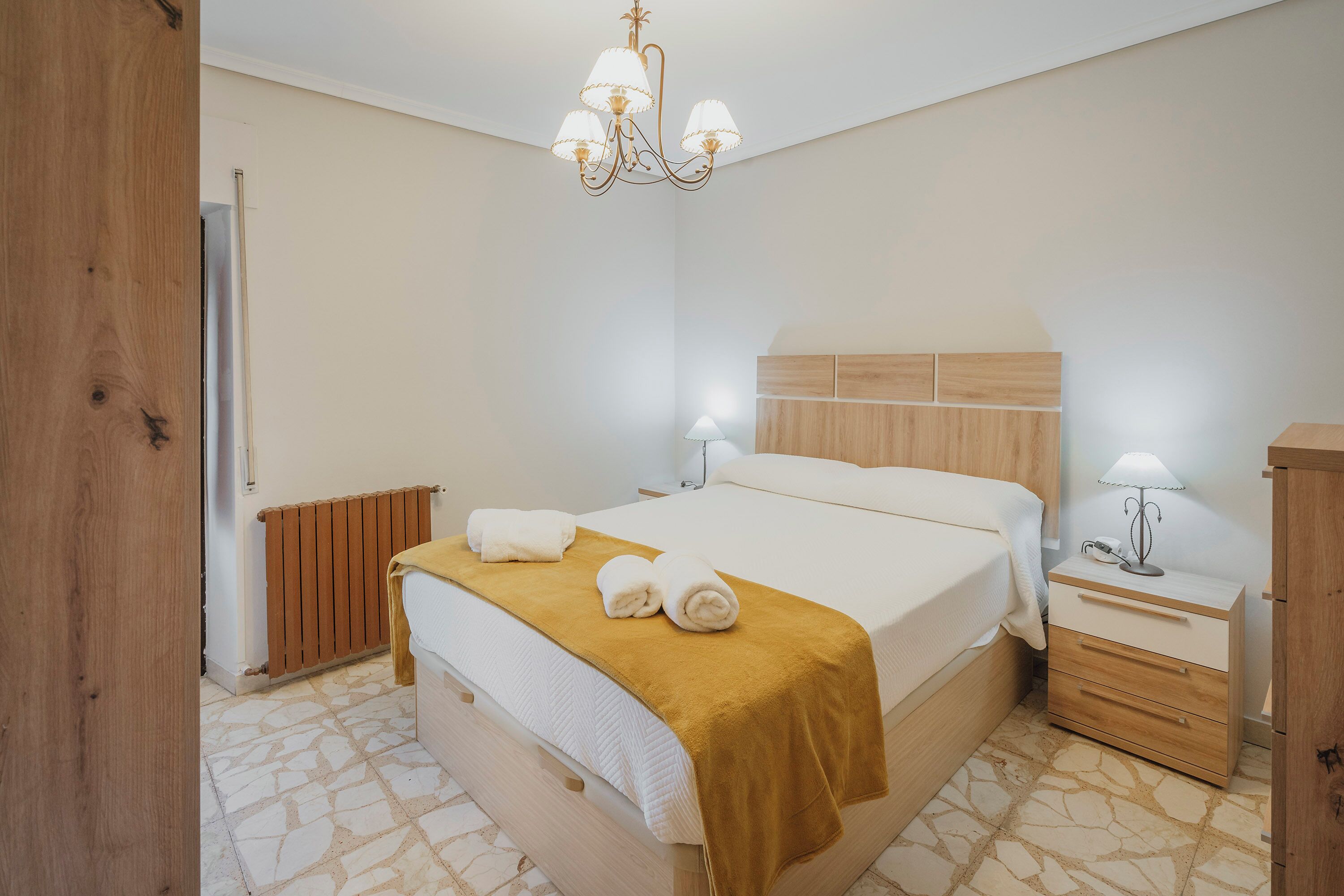 5 chambres, fer et planche à repasser, Wi-Fi gratuit, draps fournis