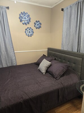 2 bedrooms, iron/ironing board, WiFi, bed sheets - Charming Cozy Cottage: 2-bedroom house with WiFi, AC in delightful Atlanta (Atlanta)