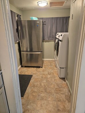 Interior - Charming Cozy Cottage: 2-bedroom house with WiFi, AC in delightful Atlanta (Atlanta)