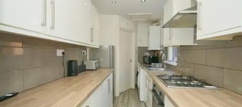 Charming Stoke-on-trent House Getaway