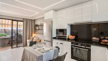 Fridge, microwave, oven, stovetop