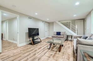 TV, fireplace