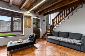 TV, fireplace, DVD player