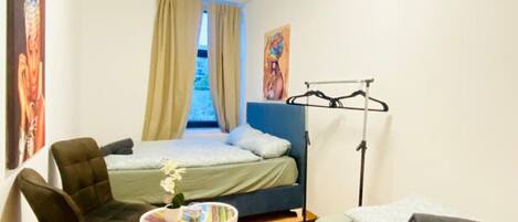 3 bedrooms, bed sheets