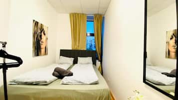 1 bedroom, bed sheets