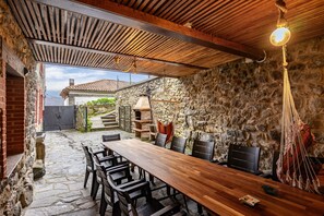 Outdoor dining - Country House 'La Cerra' with Mountain View, Private Pool and Wi-Fi (Lena)