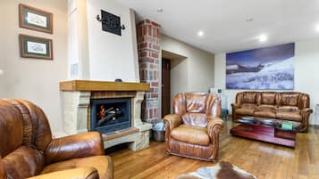 TV, fireplace, DVD player