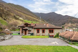 Exterior - Country House 'La Cerra' with Mountain View, Private Pool and Wi-Fi (Lena)