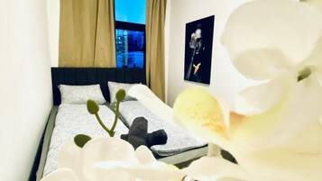 1 bedroom, bed sheets