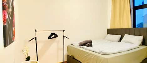 1 bedroom, bed sheets