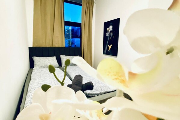 1 bedroom, desk, bed sheets