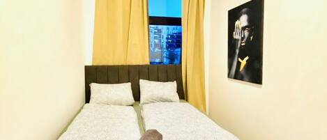 1 bedroom, bed sheets