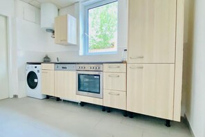 Oven, stovetop, coffee/tea maker, cookware/dishes/utensils