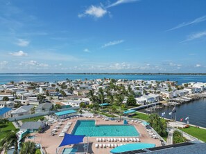 A heated pool - Enjoy this adorable 2 bedroom 1 bath beach house located in Nettles Island! (Jensen Beach)