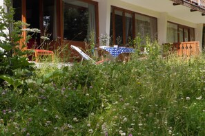 Property grounds - Apartment 'Courchevel 1850' with Mountain View, Private Terrace and Wi-Fi (Courchevel)