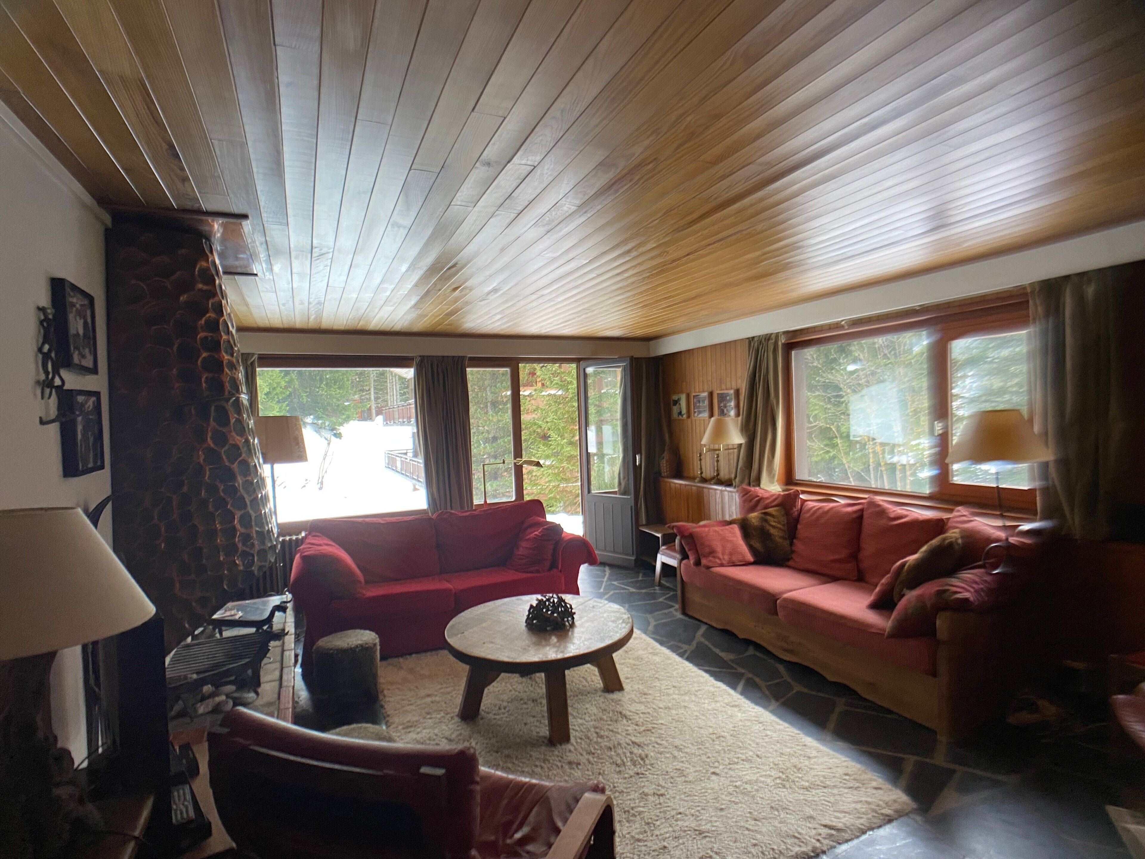 Televisie en een open haard