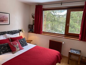 2 bedrooms, iron/ironing board, free WiFi