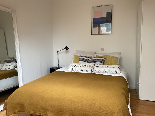 2 chambres, fer et planche à repasser, Wi-Fi gratuit, draps fournis