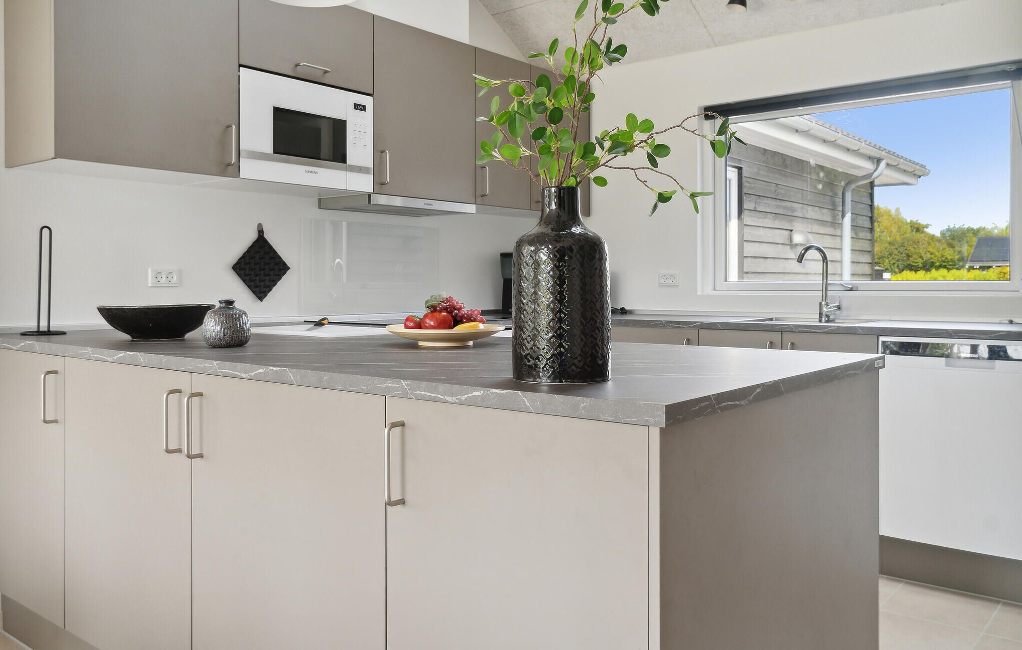 Kühlschrank, Geschirrspüler