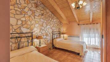 10 bedrooms, free WiFi, bed sheets