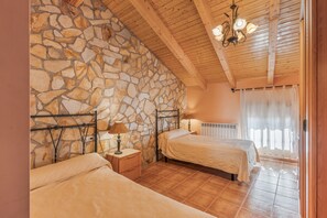 3 chambres, accĂšs au Wi-Fi (inclus), literie fournie