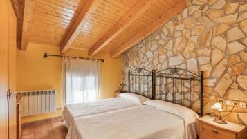 3 bedrooms, free WiFi, bed sheets