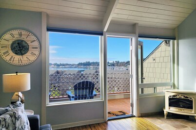 Historic Bayfront! Stellar Bridge & Bay Views! Bay Dreaming