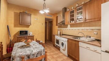 Microondas y cafetera y tetera