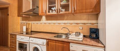 Mikrovågsugn och kaffe- och tebryggare