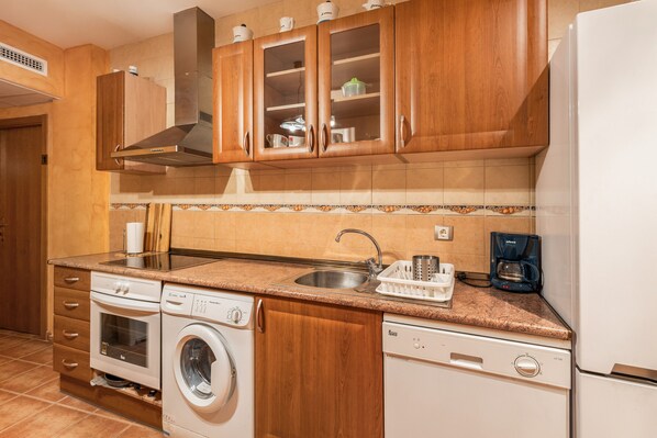 Micro-ondas, cafeteira/chaleira