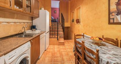 Country House 'El Rellano' with Balcony, Wi-Fi and Air Conditioning