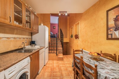 Country House 'El Rellano' with Balcony, Wi-Fi and Air Conditioning