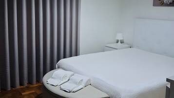 8 chambres, fer et planche à repasser, Wi-Fi gratuit, draps fournis