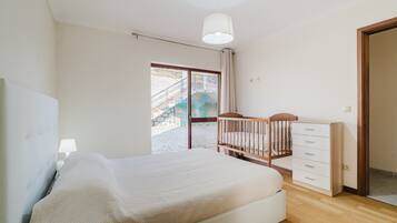 8 camere, ferro/asse da stiro, Wi-Fi gratuito, lenzuola