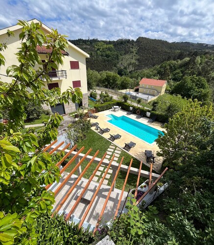 Holiday Home 'Alojamento Casa Da Pedra Verde' with Mountain View, Private Pool and Wi-Fi