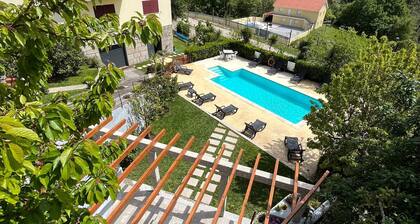 Holiday Home 'Alojamento Casa Da Pedra Verde' with Mountain View, Private Pool and Wi-Fi