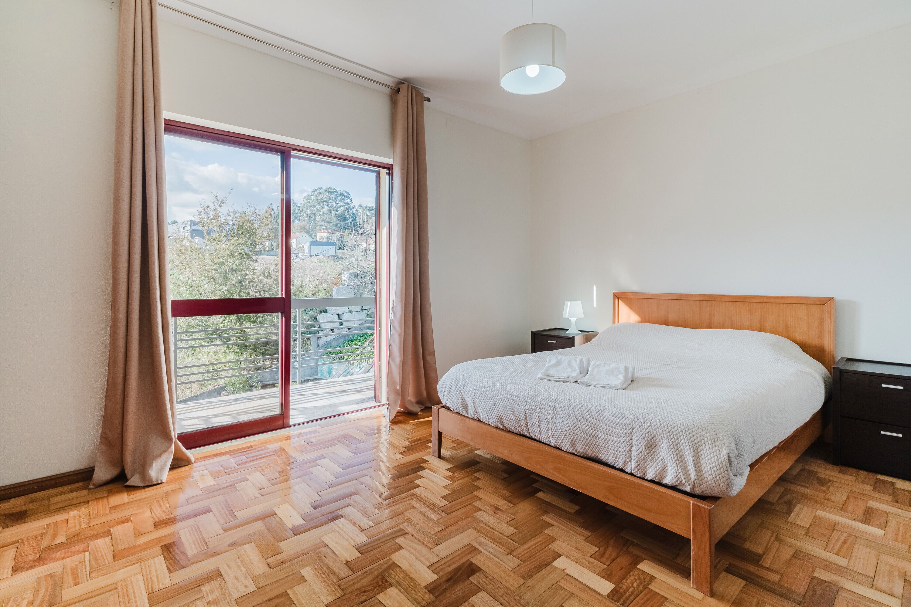 8 habitaciones, tabla de planchar con plancha y wifi gratis 