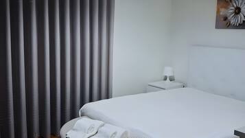 8 quartos, ferros/tábuas de passar roupa, Wi-Fi de cortesia