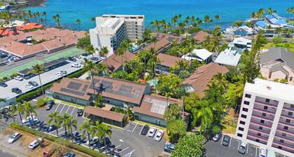 Cozy Island Studio with Pool View & Alii Drive Access & AC