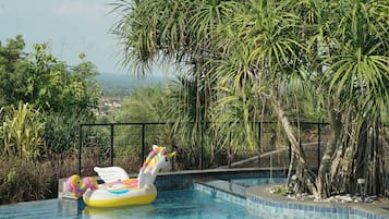 Açık yüzme havuzu