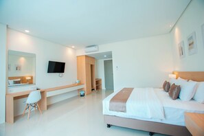 3 bedrooms, iron/ironing board, WiFi, bed sheets - hotel in beautiful Banda Aceh with WiFi, AC (banda aceh)