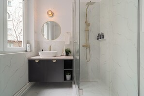 Deluxe-Apartment, 4 Schlafzimmer, Balkon, Stadtblick | Badezimmer