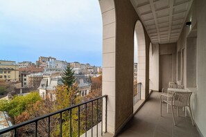 Exterior - Loggia & Luxe 4BR Penthouse in Universitatii Area (Bucharest)