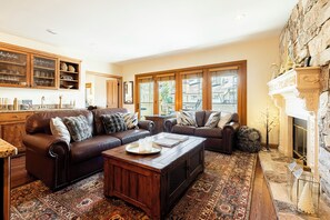 Smart TV, fireplace, DVD player