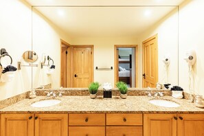 Shower, jetted tub, hair dryer, towels