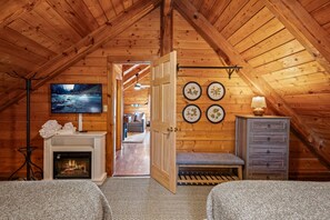 6 bedrooms, desk, iron/ironing board, travel cot