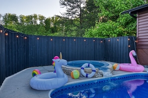 A heated pool - Heated Pool + Theater + Arcade | Near Dollywood (Sevierville)