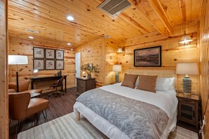 6 bedrooms, desk, iron/ironing board, travel cot - Heated Pool + Theater + Arcade | Near Dollywood (Sevierville)