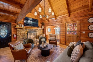 Smart-TV, Kamin, Videospiele, Tischfußball